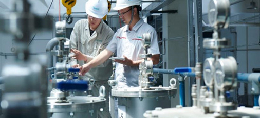 Proč vaše lepidlo selhává? Jak promotor adheze řeší problémy s lepením s nízkou povrchovou energií
